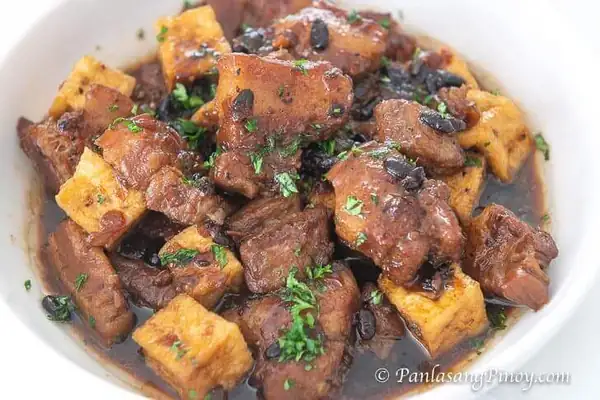 Tokwa en Baboy Humba (Cerdo Humba con Tofu)