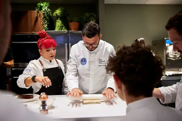 Los finalistas de NCOTY y YNCOTY obtienen información invaluable en el día de mentores
