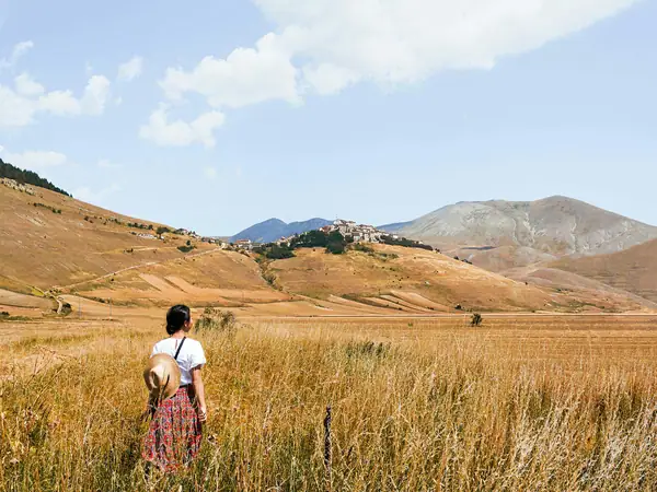En Castelluccio, la cosecha de lentejas debe continuar.