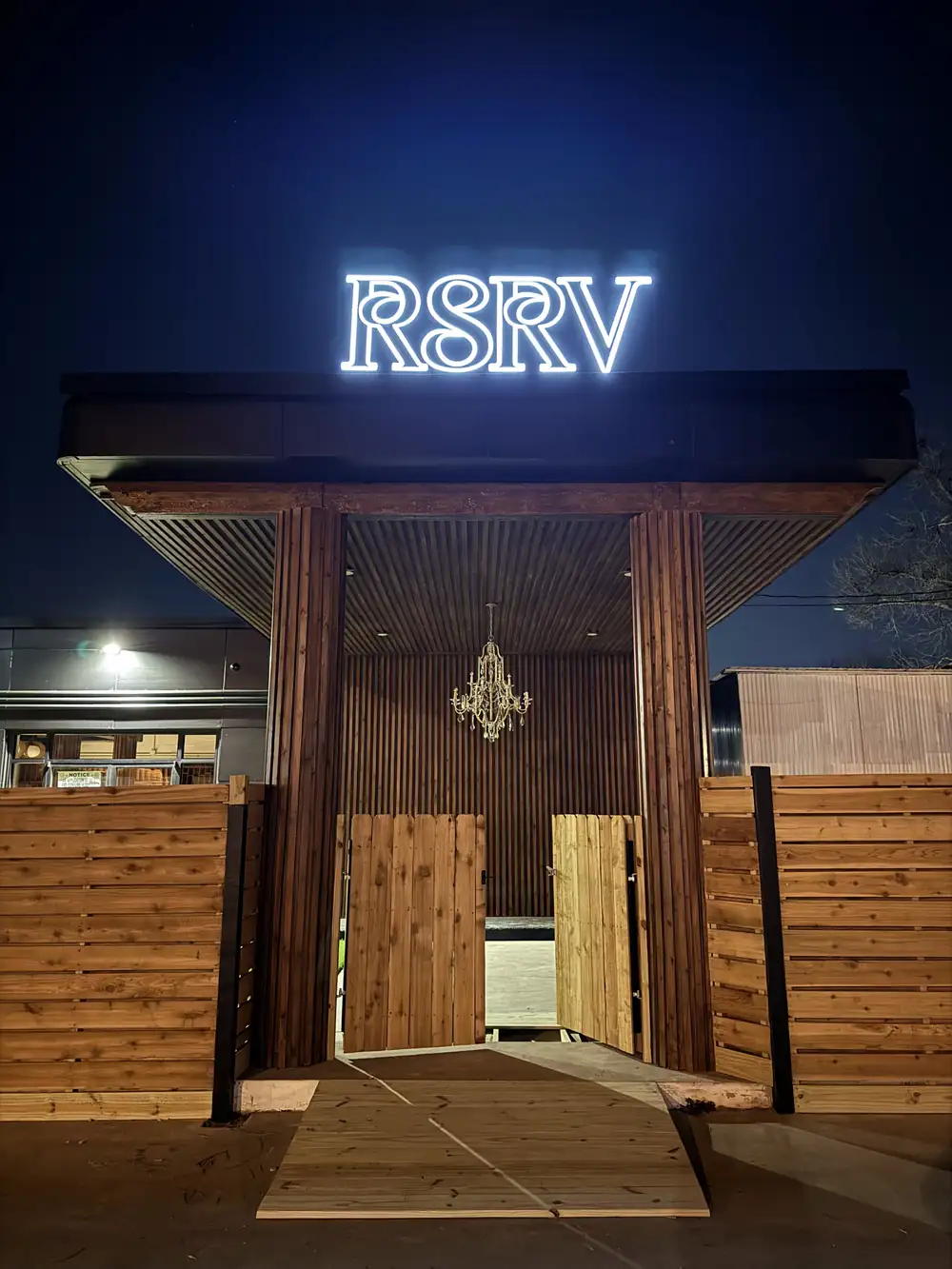 A New East Austin Wine Bar Wants to Feel Like an Inviting ‘Small Great Gatsby’