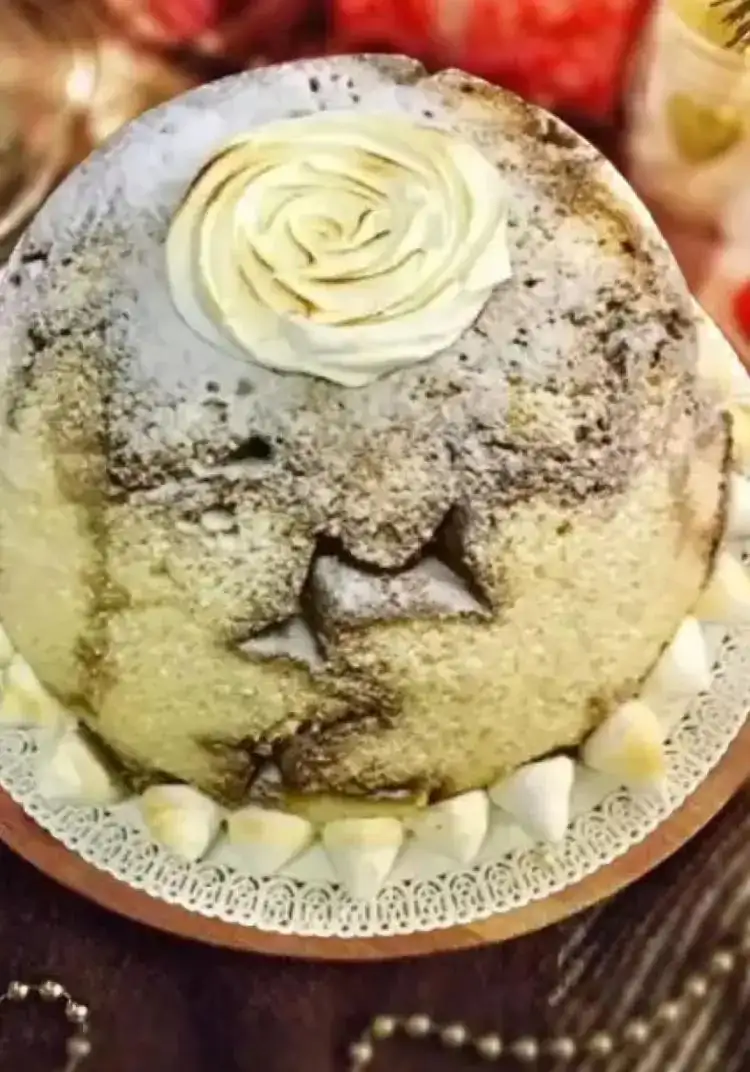 Pandoro Dome with Mascarpone Cream and White Chocolate