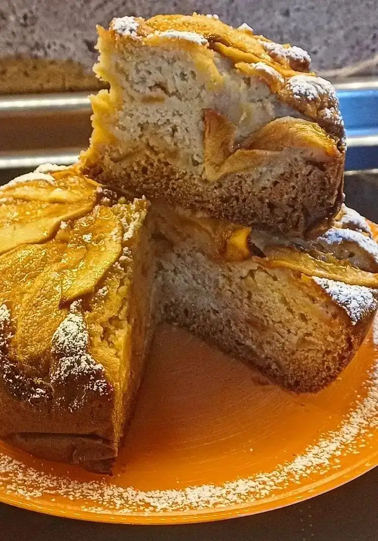 EGG-FREE APPLE AND ALMOND CAKE