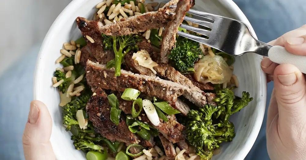 Fitness guy's steak and broccoli bowl