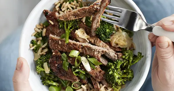 Fitness guy's steak and broccoli bowl