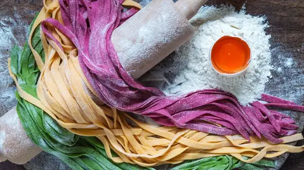 Cómo añadir correctamente un toque de color a tu pasta casera