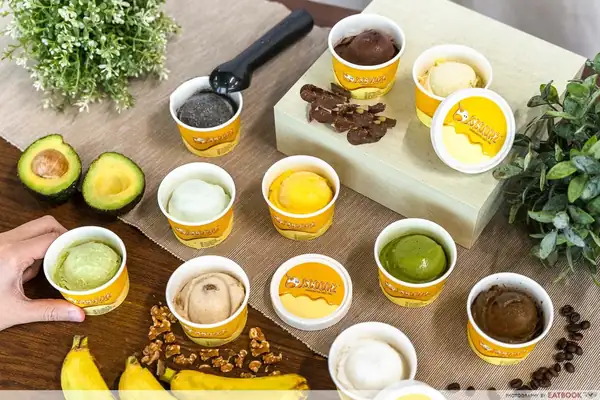 Scoopz: Helados veganos y bajos en calorías en Singapur, con sabores como sésamo negro.