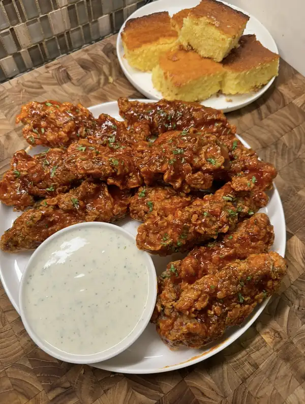 Tiras de pollo con salsa barbacoa y miel