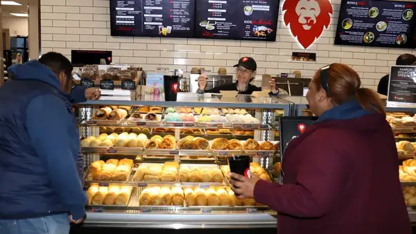 Cómo 4 tiendas de conveniencia mejoraron su servicio de alimentos contratando profesionales de la restauración