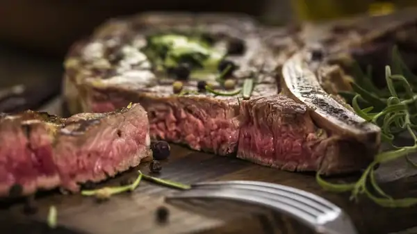 ¿Cuál es la diferencia entre los filetes T-bone y Porterhouse?