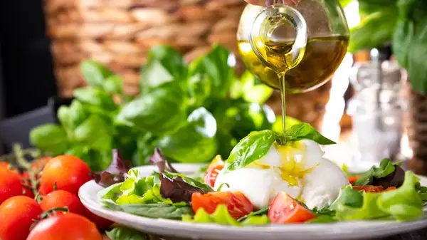 La ensalada que realza lo mejor de tu burrata fresca