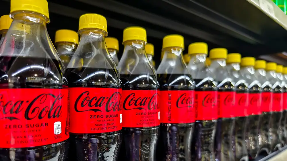 Qué significa cuando las botellas de Coca-Cola tienen una tapa amarilla