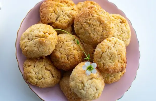 Coconut Cookies with Vanilla & Lime