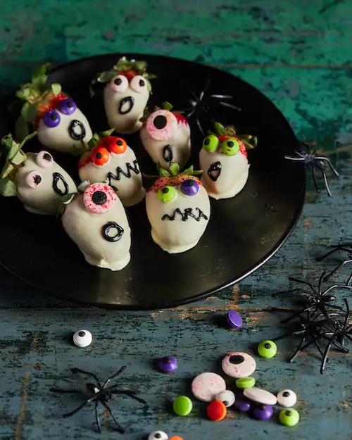 White Chocolate Strawberry Ghosts