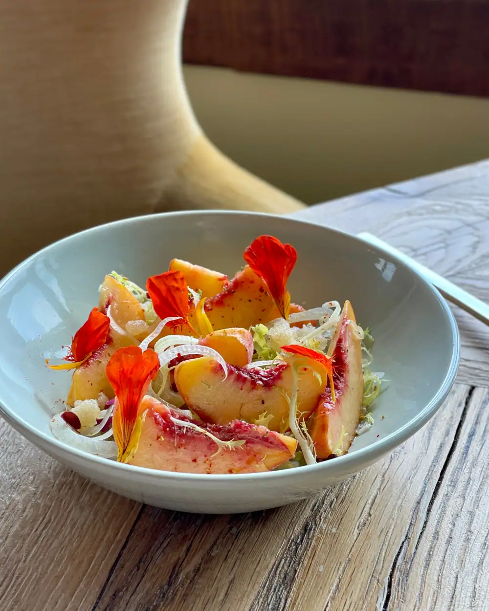 Receta de ensalada de melocotón e hinojo con granizado de té dulce