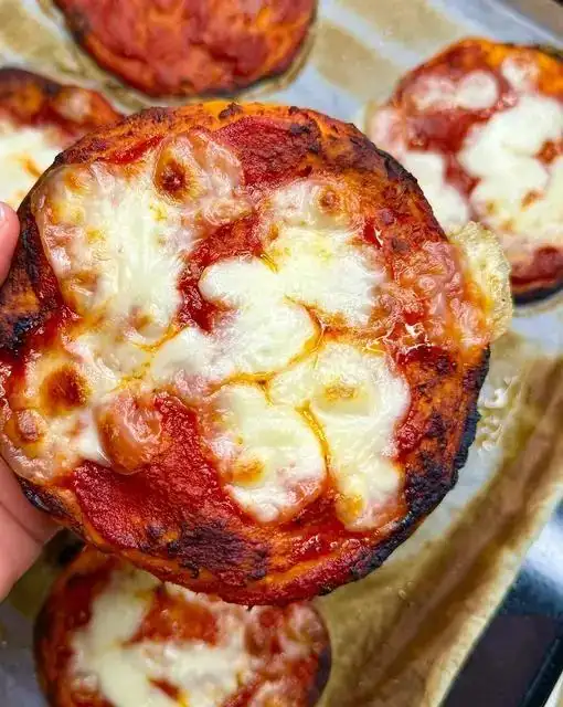 Crunchy pizzas 🍕