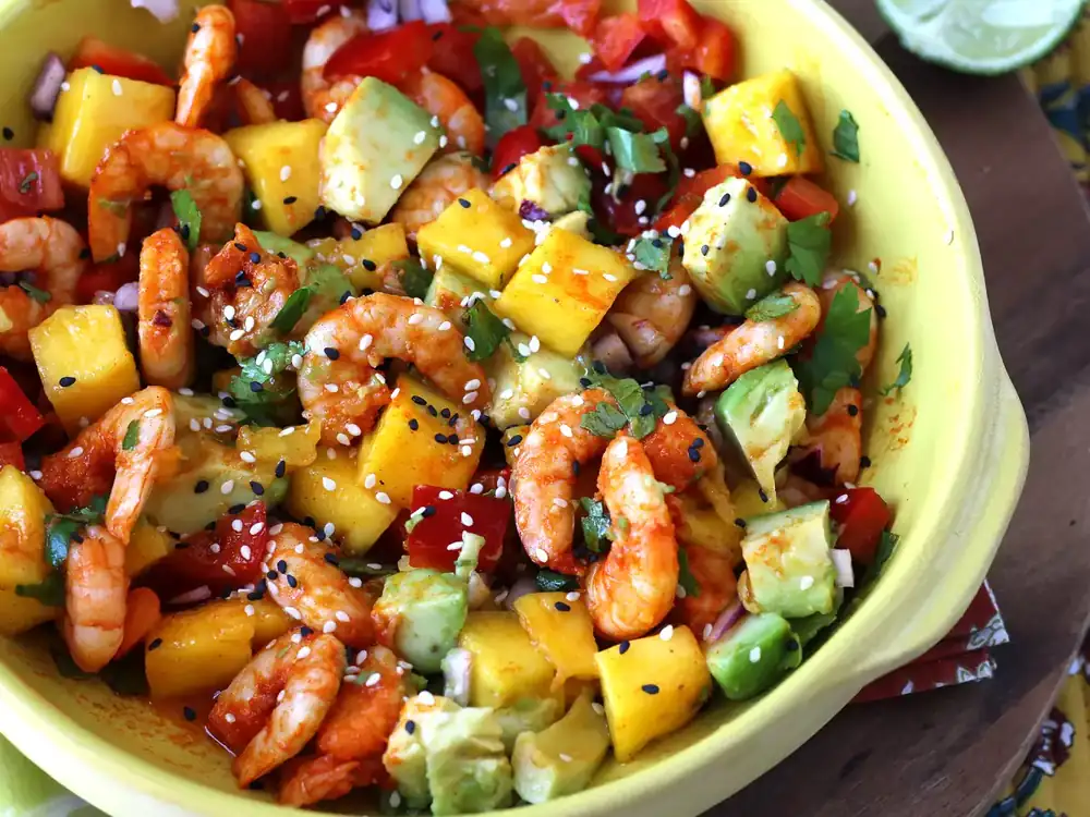 Shrimp and mango salad: fresh, colorful and full of flavor
