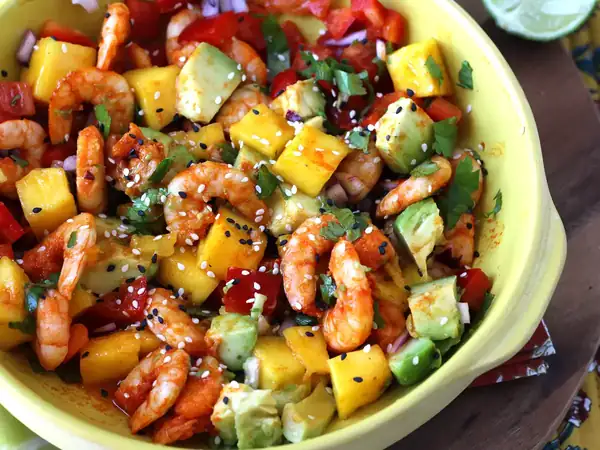 Shrimp and mango salad: fresh, colorful and full of flavor