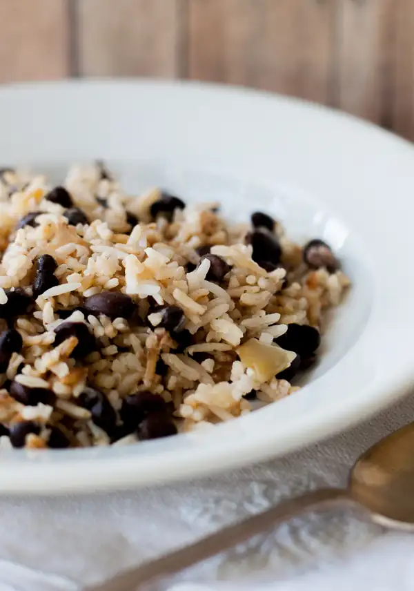 Arroz con frijoles negros - La cocina chilena de Pilar Hernández