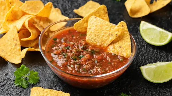 El paso que olvidas dar al hacer salsa y que te está costando caro