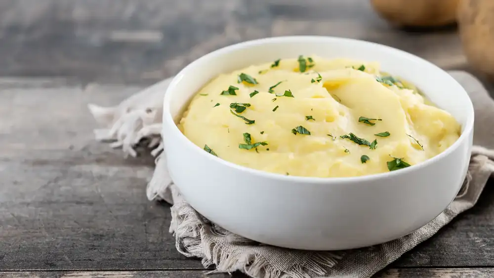 Neither a mixer nor a blender: this utensil produces a much lighter puree, “it’s the best way in the world to make it”