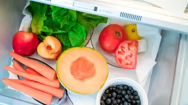 The Foods You Should Be Storing In Your Fridge's Crisper Drawer