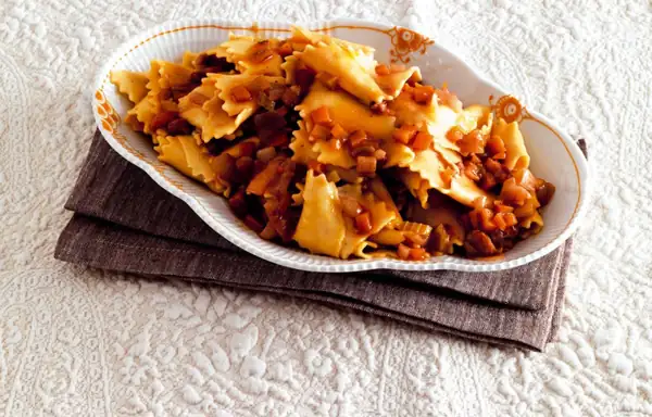 Pasta pappardelle en salsa ragú