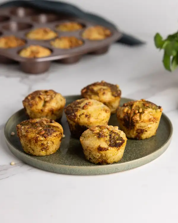 Pesto focaccia muffins with basil & Parmesan