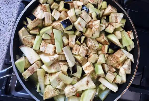 Curry vegano de berenjena y patata (Baigan and Aloo)