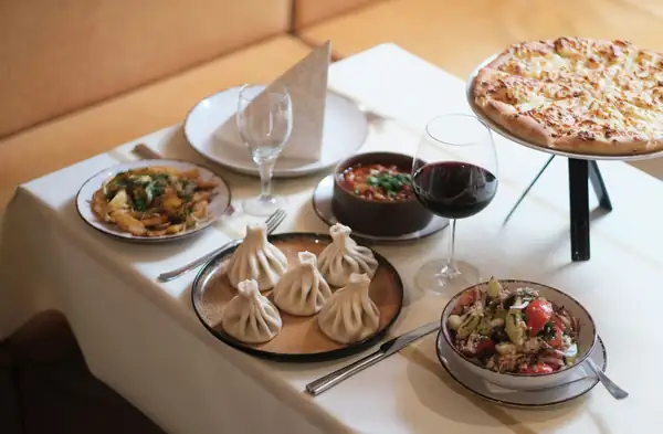 Delicioso, más delicioso, el Cáucaso: Georgia tiene la alta cocina de Oriente