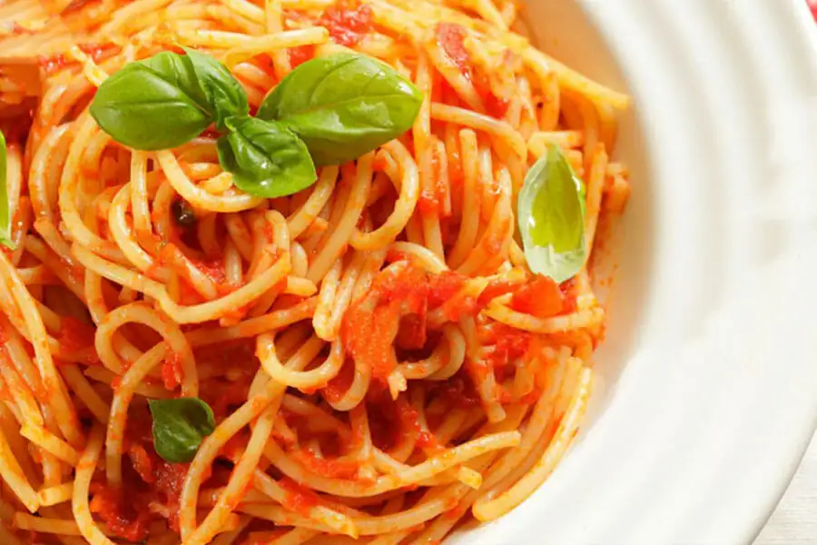 Pasta con tomates y pimientos en la Thermomix