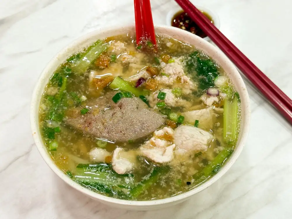 Make your way to Jinjang Utara for a bountiful bowl of pork noodles with super fresh elements at Niang Pork Noodles