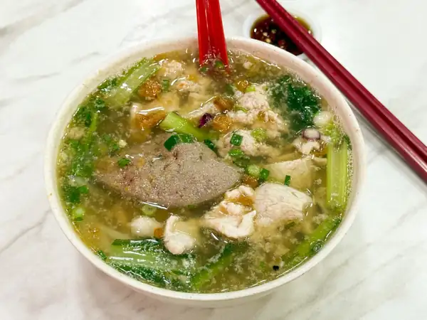 Make your way to Jinjang Utara for a bountiful bowl of pork noodles with super fresh elements at Niang Pork Noodles