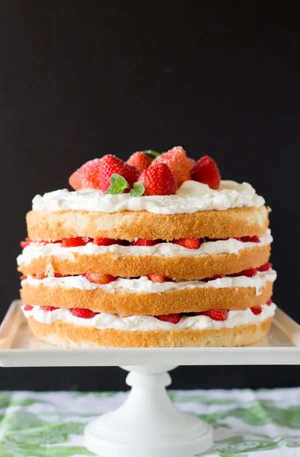 Strawberry cake with cream - Pilar Hernández's Chilean Kitchen
