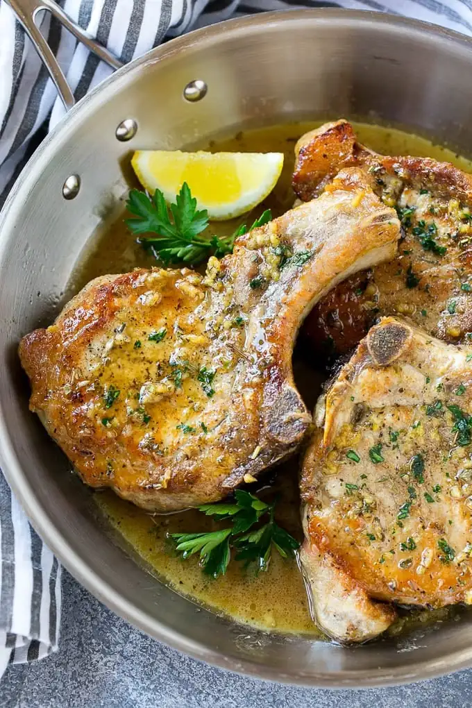 Chuletas de cerdo con azúcar moreno