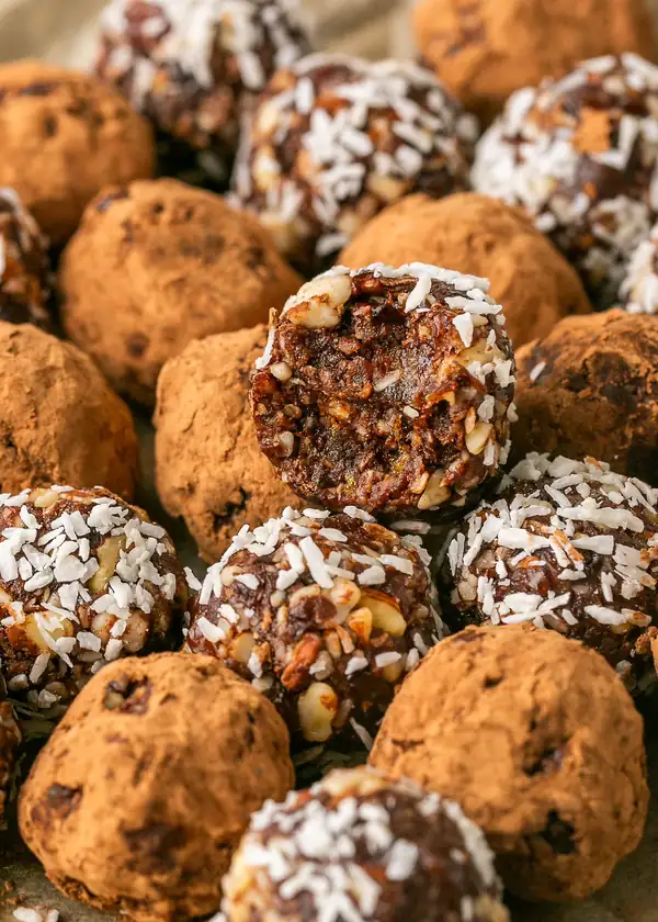Chocolate and date balls