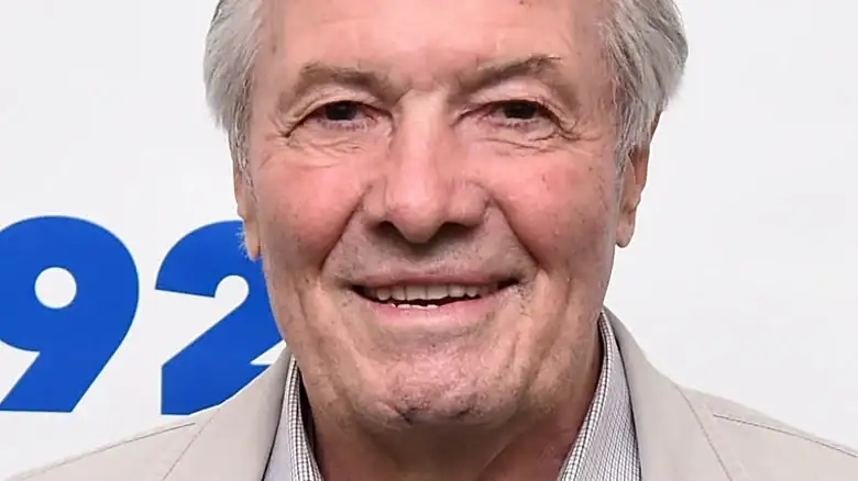 An apple galette without plates or cutlery: Jacques Pépin's simple dessert