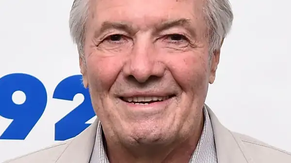 An apple galette without plates or cutlery: Jacques Pépin's simple dessert