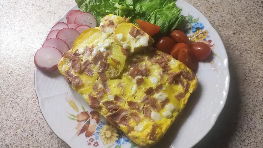 Baked potatoes with cottage cheese and ham