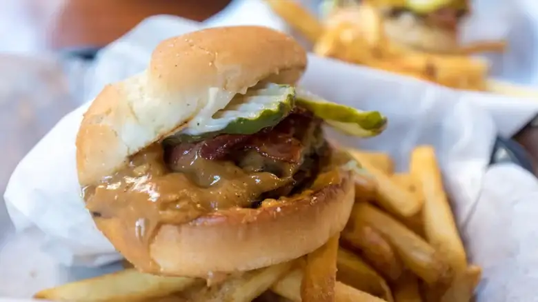 El ingrediente inesperado que necesitas para tu próxima hamburguesa ya está en tu despensa