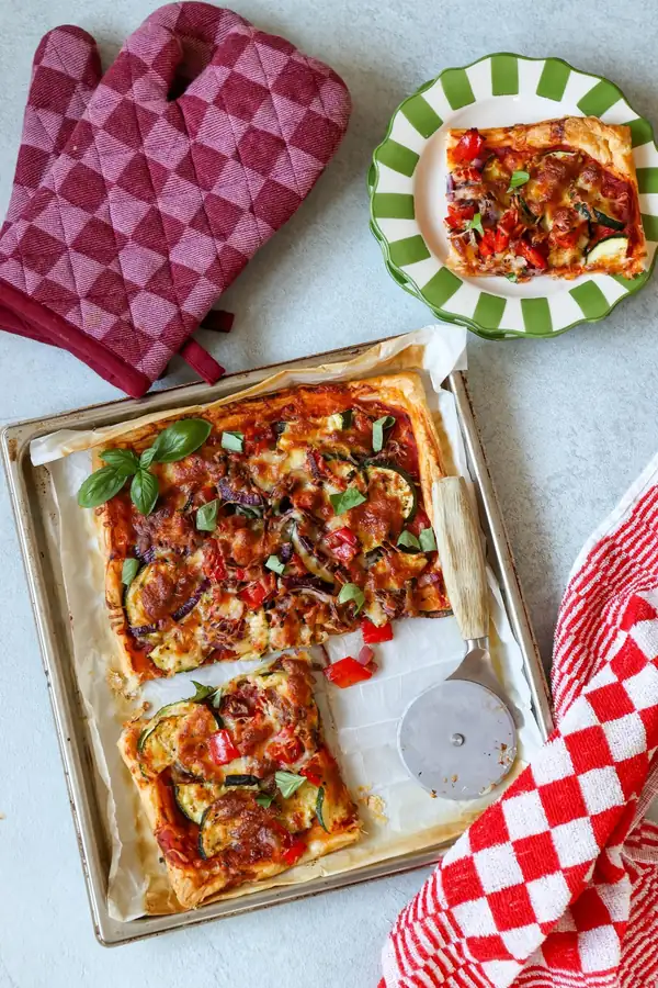 Quick sheet tart with vegetables