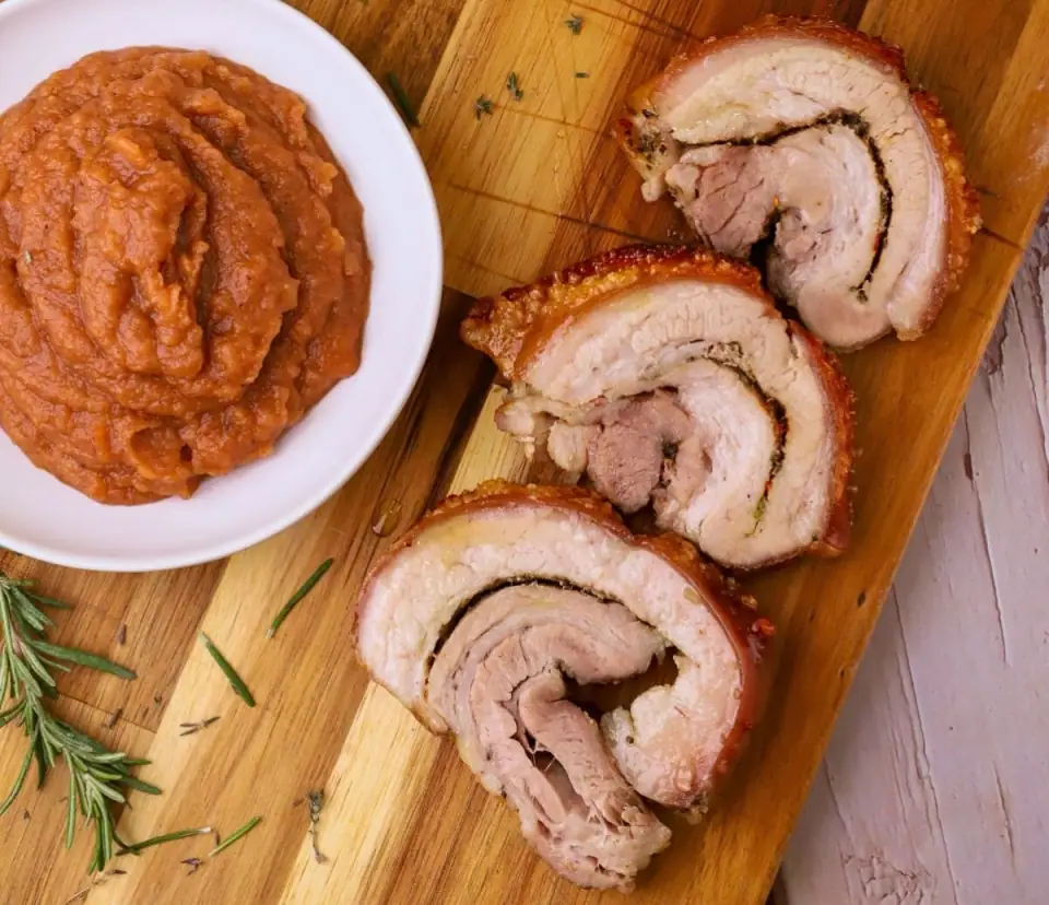Porchetta con salsa de manzana (asado de cerdo italiano)