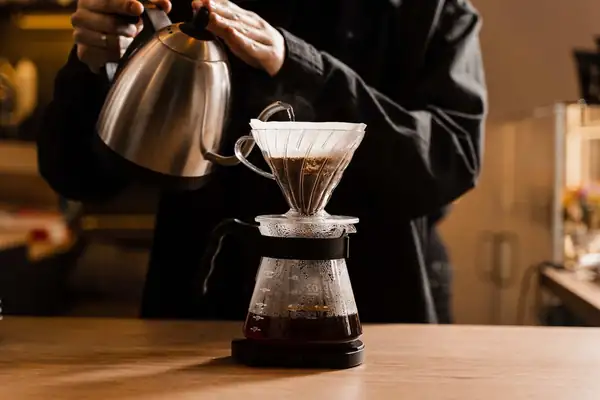 La taza de café más cara del mundo se vendió en Dubái