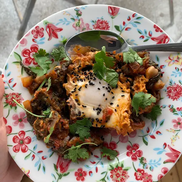 Shakshuka with chickpeas and spinach
