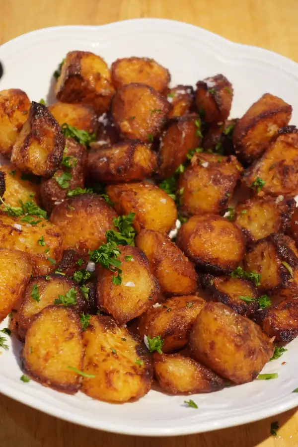 Crispy Garlic Roasted Potatoes