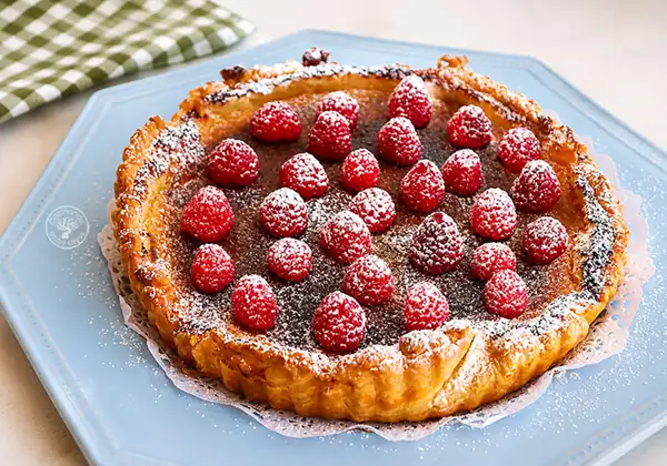 Tarta de limón fácil con frambuesas