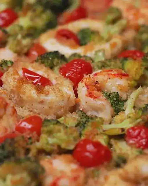 Shrimp and squid au gratin with vegetables