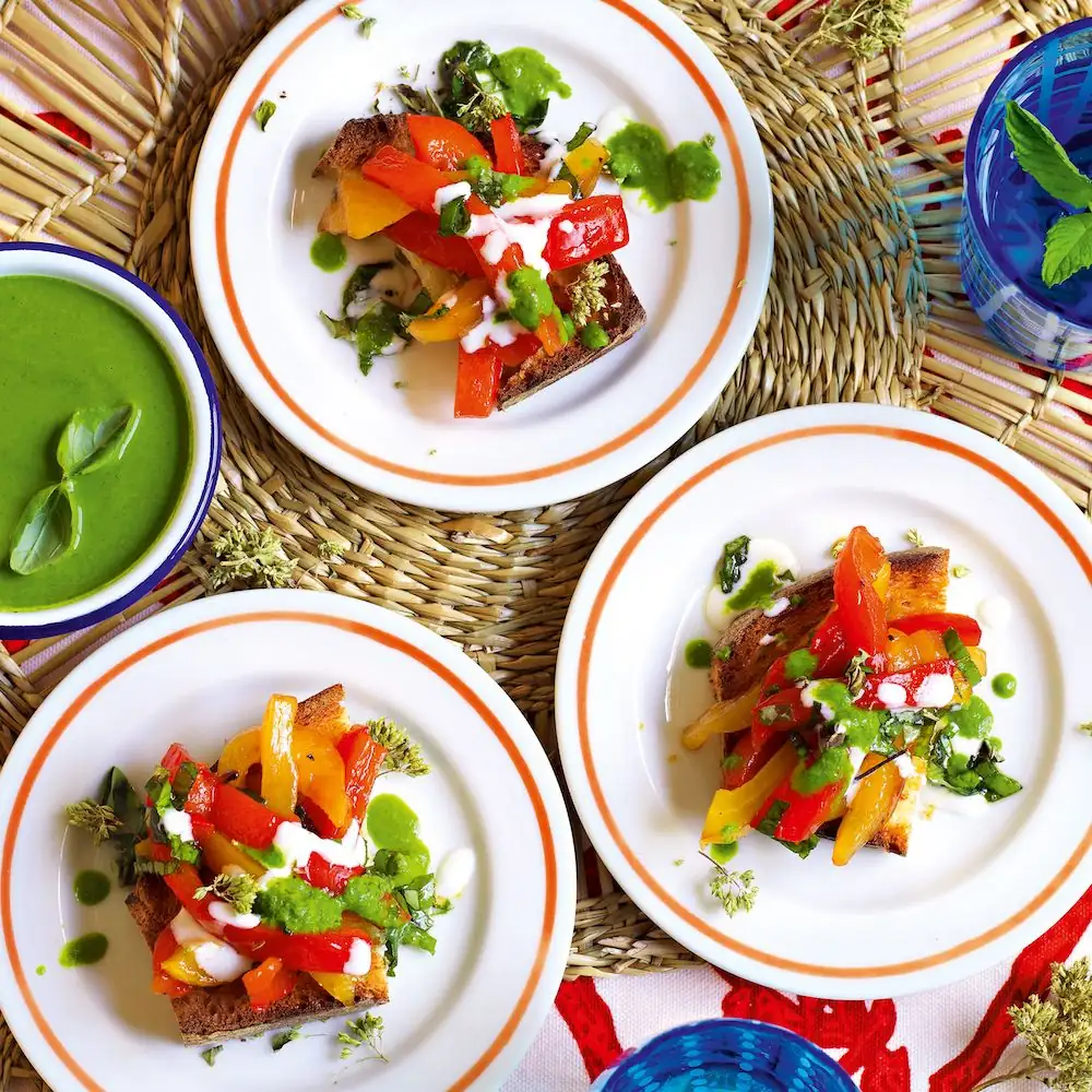 Bread crouton with peppers, garlic and parsley