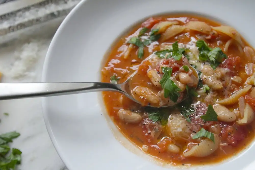 Cómo preparar Pašta Fažol croata (sopa de pasta y frijoles)