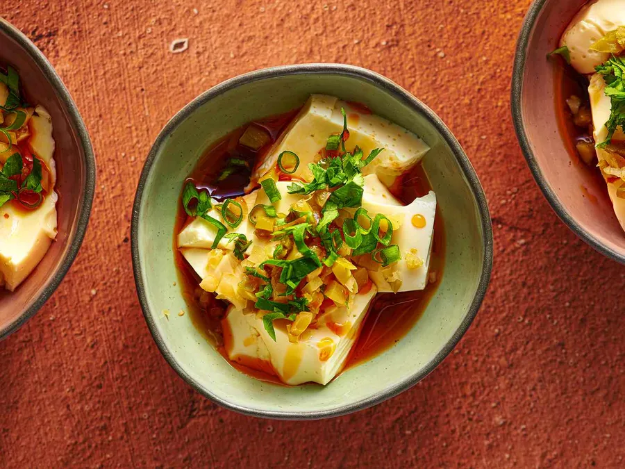 Esta cena casi instantánea es fresca, cremosa y empacada con sabor