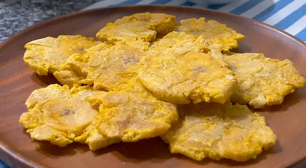 Crispy plantain chips in an air fryer: step-by-step recipe